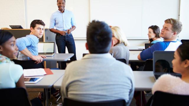 Mahasiswa Di Persimpangan Akademik Dan Realitas Dunia Kerja