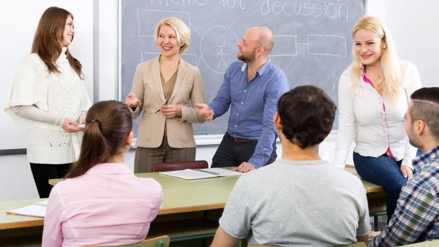 Gambar Artikel Mahasiswa Semester Akhir Dan Tekanan Menyelesaikan Studi Tepat Waktu