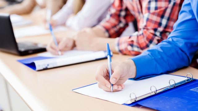 Gambar Artikel Keseimbangan Hidup Mahasiswa Antara Prestasi Akademik Dan Kesejahteraan Pribadi