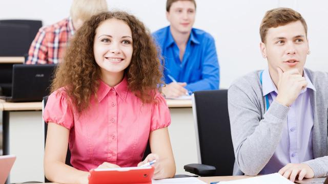 Merangkai Masa Depan Di Bangku Kuliah: Tantangan Dan Harapan Mahasiswa Indonesia