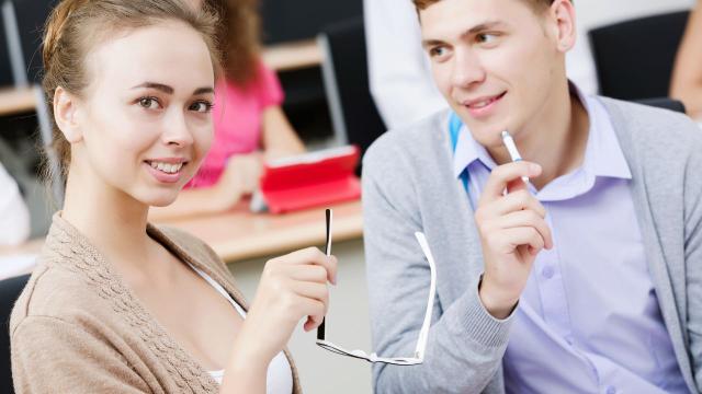 Gambar Artikel Hidup Di Dunia Kampus: Antara Tugas, Relasi, Dan Kesehatan Mahasiswa Indonesia