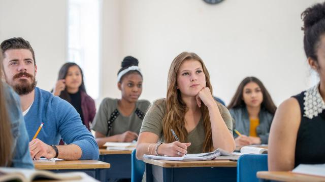 Gambar Artikel Mengatur Ritme Hidup: Tantangan Sehari-hari Mahasiswa Indonesia