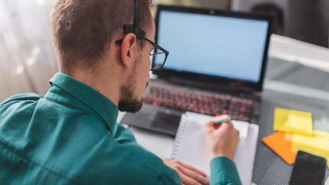 Gambar Artikel Kehidupan Mahasiswa: Antara Ambisi Prestasi Dan Kesehatan Diri