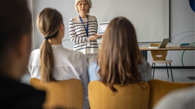 Mahasiswa Dan Dilema Produktivitas: Antara Tugas, Organisasi, Dan Kesehatan Diri