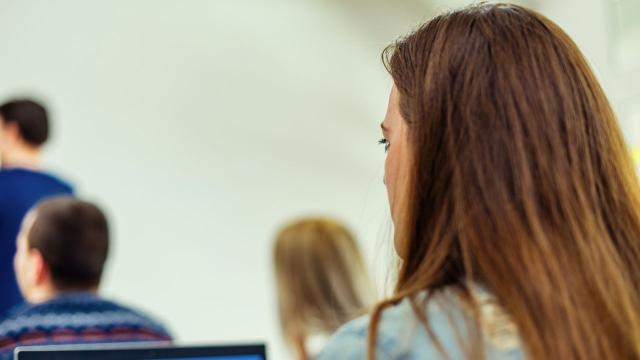 Dari Ruang Kelas Ke Dunia Nyata: Pembentukan Karakter Mahasiswa Indonesia