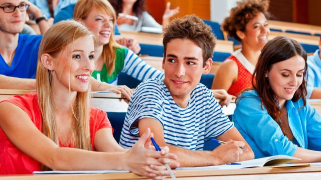 Gambar Artikel Menjadi Mahasiswa Seutuhnya: Merawat Akademik, Relasi Sosial, Dan Kesehatan