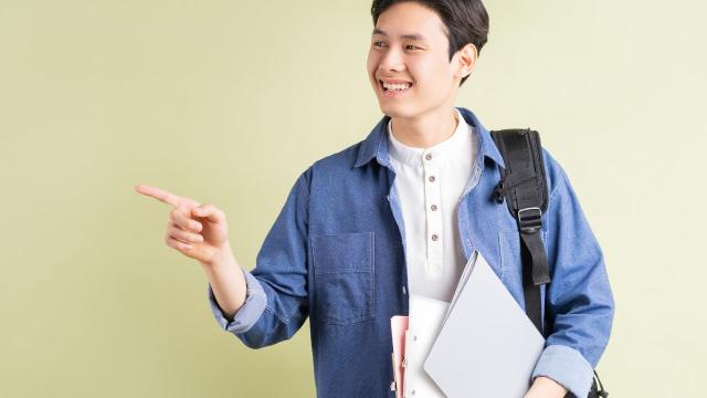 Membentuk Mahasiswa Unggul: Peran Universitas, Kurikulum, Dan Lingkungan Sosial Kampus