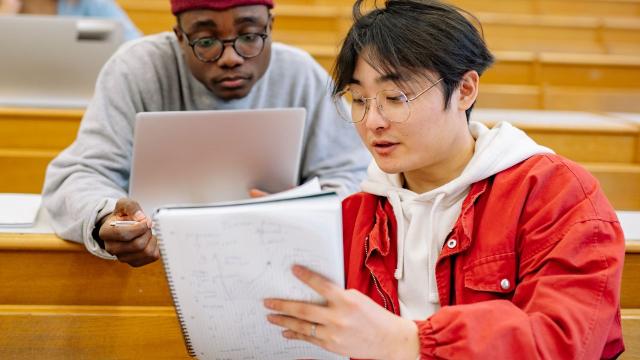 Gambar Artikel Mahasiswa Dan Transformasi Pendidikan Tinggi: Menjawab Tantangan Akademik Dan Sosial