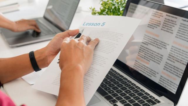 Gambar Artikel Menjadi Mahasiswa Seutuhnya: Keseimbangan Akademik, Sosial, Dan Kesehatan Di Universitas