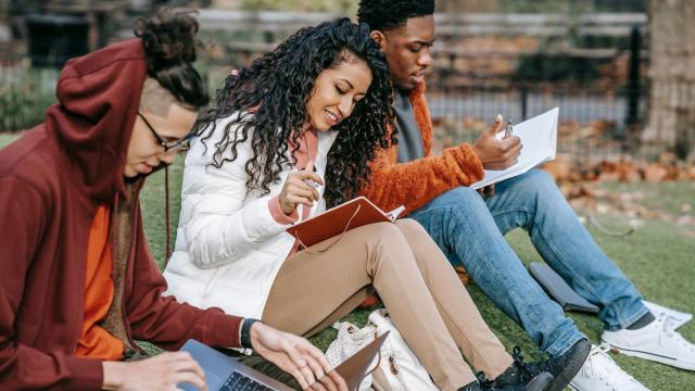 Gambar Artikel Mahasiswa Dan Budaya Akademik: Membangun Tradisi Ilmiah Di Kampus