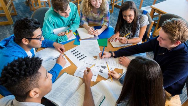 Gambar Artikel Mahasiswa Dan Budaya Literasi: Meningkatkan Kualitas Akademik Di Universitas
