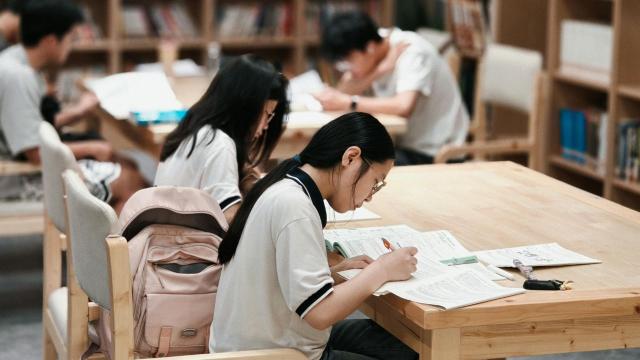 Gambar Artikel Dinamika Kehidupan Mahasiswa Di Perguruan Tinggi Indonesia: Antara Akademik Dan Pembentukan Karakter