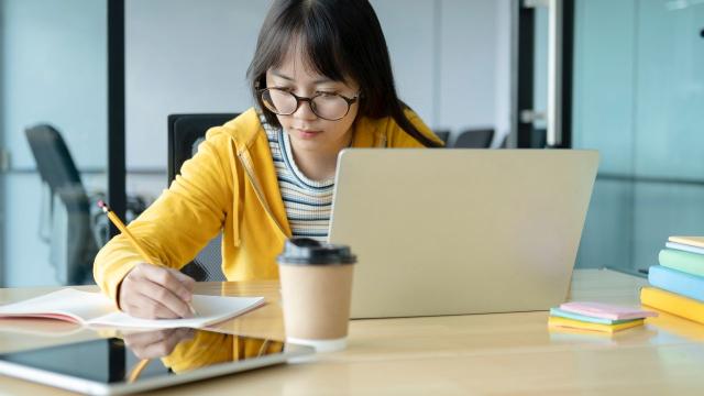 Mahasiswa Dan Adaptasi Pendidikan Tinggi Indonesia Di Tengah Perubahan Zaman