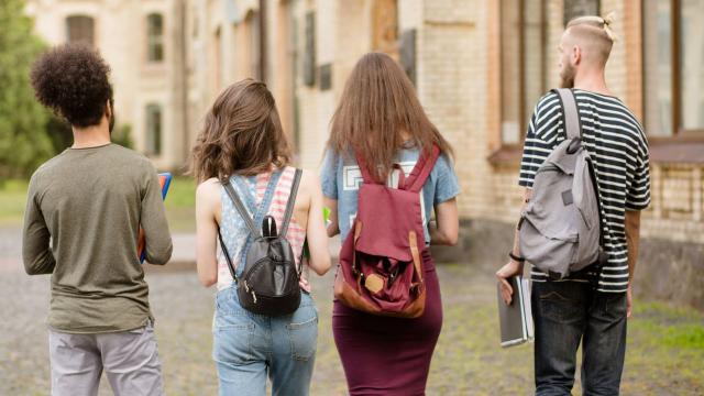Gambar Artikel Gaya Hidup Mahasiswa Indonesia: Dampaknya Terhadap Akademik, Nilai, Dan Kesehatan