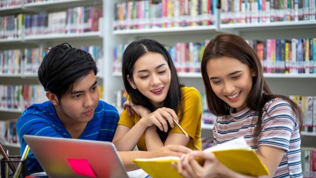 Ketergantungan Digital Dan Dampaknya Terhadap Prestasi Dan Kesehatan Mahasiswa