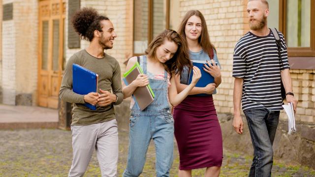 Pendidikan Tinggi Sebagai Fondasi Pembentukan Mahasiswa Berkarakter Di Indonesia