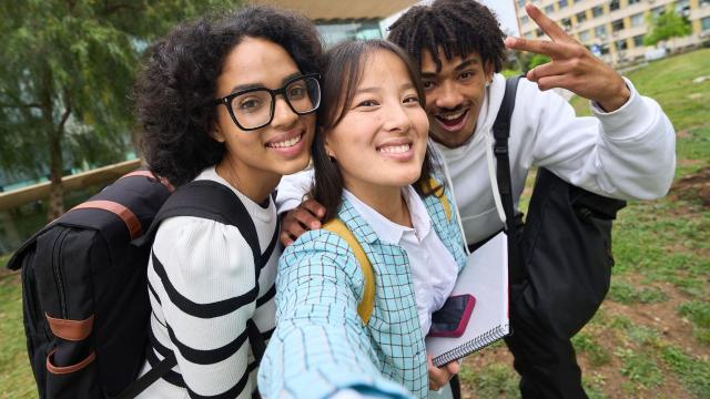 Gambar Artikel Mahasiswa Di Tengah Dinamika Pendidikan Tinggi Indonesia: Tantangan Kurikulum Dan Pembentukan Karakter