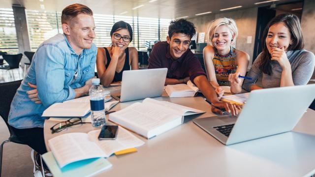 Mahasiswa Dan Krisis Identitas: Mencari Jati Diri Di Masa Perkuliahan