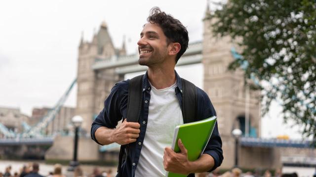 Peran Dosen Dalam Membentuk Karakter Dan Pola Pikir Mahasiswa
