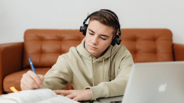 Mahasiswa Dan Dunia Kampus Indonesia: Perjalanan Pendidikan, Sosial, Dan Kedewasaan