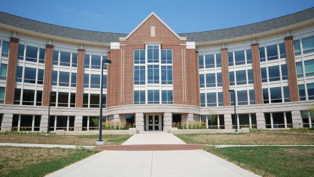 Gambar Artikel Dunia Mahasiswa Indonesia: Antara Tuntutan Akademik Dan Kehidupan Nyata