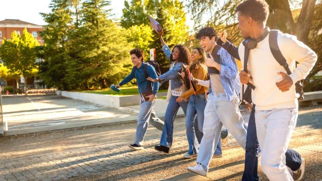 Gambar Artikel Kehidupan Mahasiswa Indonesia Sebagai Ruang Belajar Akademik Dan Sosial