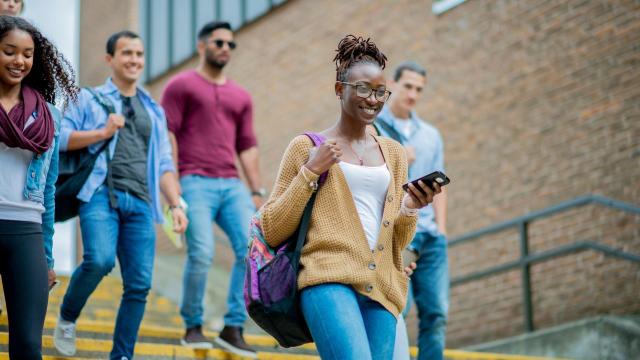 Gambar Artikel Kehidupan Mahasiswa Indonesia Sebagai Cerminan Dunia Pendidikan Dan Sosial