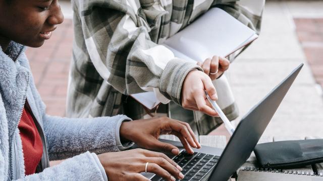 Mahasiswa Indonesia Dalam Ritme Kehidupan Akademik Dan Kemandirian