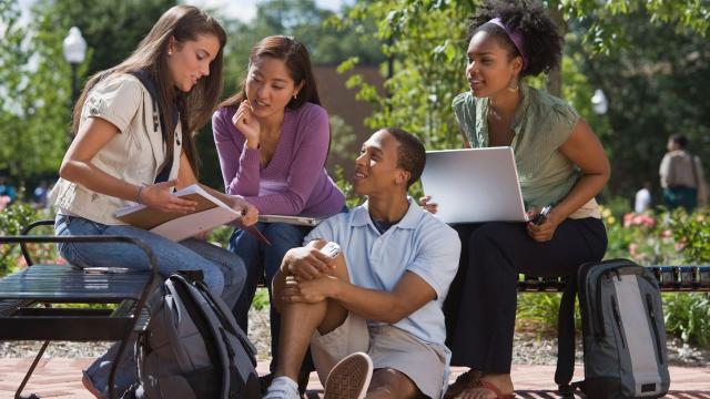 Pergulatan Mahasiswa Indonesia Dalam Menjaga Keseimbangan Akademik Dan Kehidupan Pribadi
