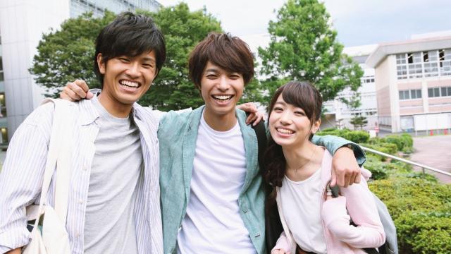 Potret Kehidupan Mahasiswa Indonesia Sebagai Ruang Pembelajaran Akademik Dan Sosial