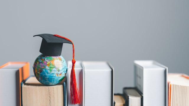 Gambar Artikel Kehidupan Mahasiswa Indonesia Dalam Menghadapi Tekanan Akademik