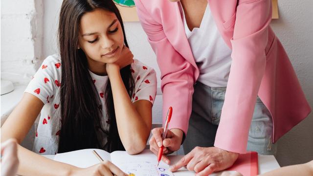 Mahasiswa Indonesia Di Era Modern: Tantangan Akademik Dan Kehidupan Sosial