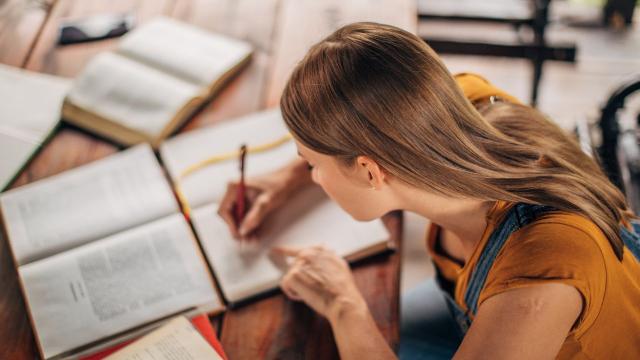 Mahasiswa Indonesia Dalam Kehidupan Kampus Yang Penuh Dinamika