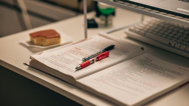 Gambar Artikel Mahasiswa Indonesia: Menyongsong Tantangan Akademik Dan Kehidupan Mandiri