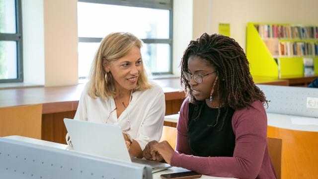 Gambar Artikel Wajah Kehidupan Mahasiswa Indonesia: Antara Akademik, Sosial, Dan Tanggung Jawab Pribadi