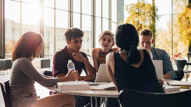 Gambar Artikel Realitas Kehidupan Kampus Di Indonesia: Ruang Belajar Dan Pembentukan Karakter Mahasiswa