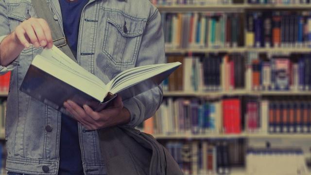 Kehidupan Mahasiswa Indonesia Dalam Membangun Keseimbangan Akademik Dan Sosial