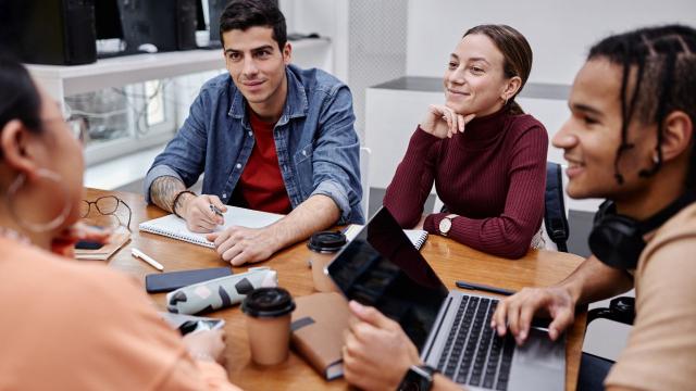 Gambar Artikel Peran Beasiswa Dalam Mendukung Akses Pendidikan Mahasiswa Di Indonesia