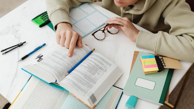 Pembelajaran Di Luar Kelas: Pengalaman Akademik Mahasiswa Indonesia