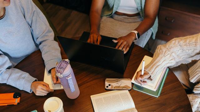 Gambar Artikel Pola Hidup Mahasiswa Indonesia Dan Pengaruhnya Terhadap Prestasi Akademik