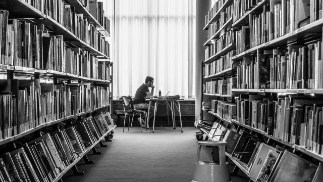 Gambar Artikel Kehidupan Mahasiswa Perantauan Di Indonesia: Antara Kemandirian Dan Kerinduan Rumah