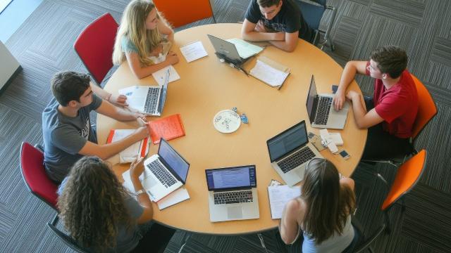 Mahasiswa Dan Peran Lingkungan Kreatif Dalam Pengembangan Potensi Diri