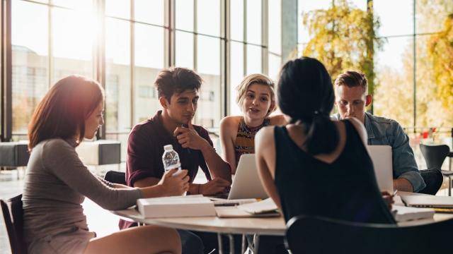Gambar Artikel Mahasiswa Dan Pergulatan Menentukan Arah Karier Sejak Bangku Kuliah