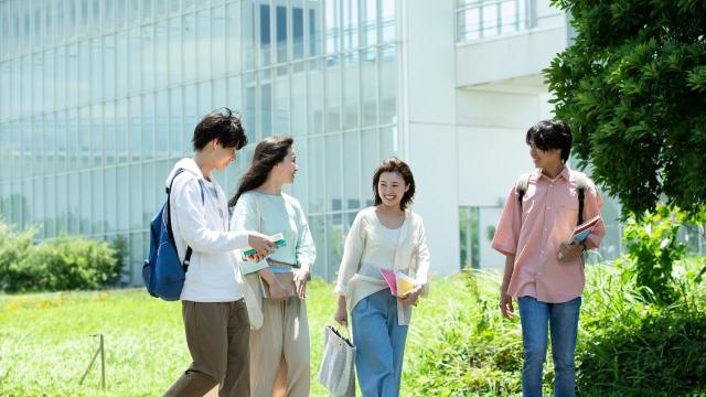 Kehidupan Mahasiswa Indonesia: Proses Adaptasi Dari Dunia Sekolah Ke Dunia Dewasa