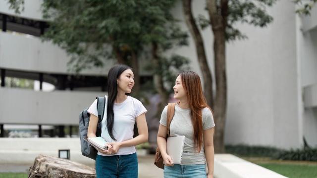 Potret Kehidupan Mahasiswa Indonesia Di Tengah Tekanan Ekonomi Dan Sosial