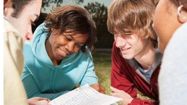 Gambar Artikel Kehidupan Mahasiswa Indonesia Dalam Membangun Jaringan Sosial Dan Relasi Masa Depan