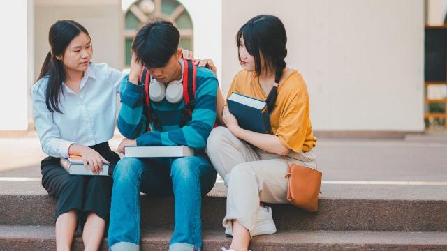 Gambar Artikel Kehidupan Mahasiswa Indonesia Dalam Mengelola Tekanan Akademik Dan Sosial