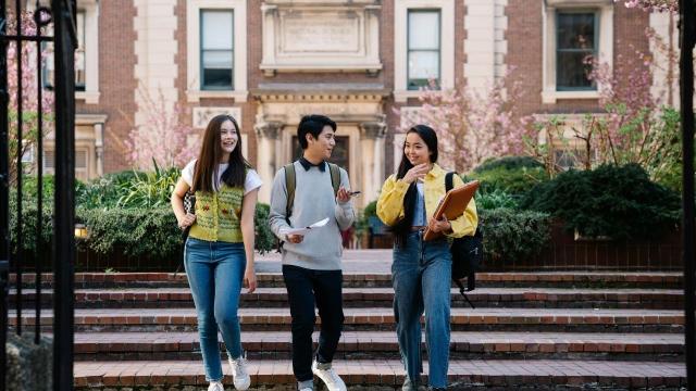Kehidupan Mahasiswa Indonesia Dalam Mengelola Keuangan Dan Hidup Mandiri