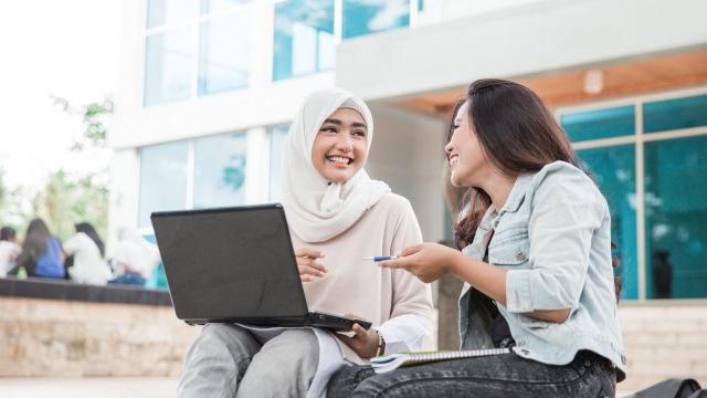 Gambar Artikel Kehidupan Mahasiswa Indonesia Dalam Menjaga Keseimbangan Antara Akademik Dan Kehidupan Pribadi