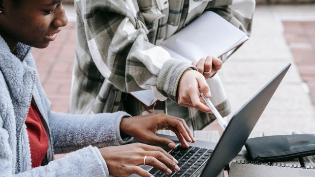 Gambar Artikel Kehidupan Mahasiswa Indonesia Dalam Mengembangkan Literasi Digital Dan Pemanfaatan Teknologi